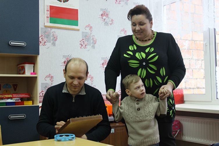 Описание: http://www.avtor-cr.by/image.php//media/poezdka-v-detdom/detskij-dom14-centr-razvitiy-avtor.jpg?width=&height=&image=/media/poezdka-v-detdom/detskij-dom14-centr-razvitiy-avtor.jpg