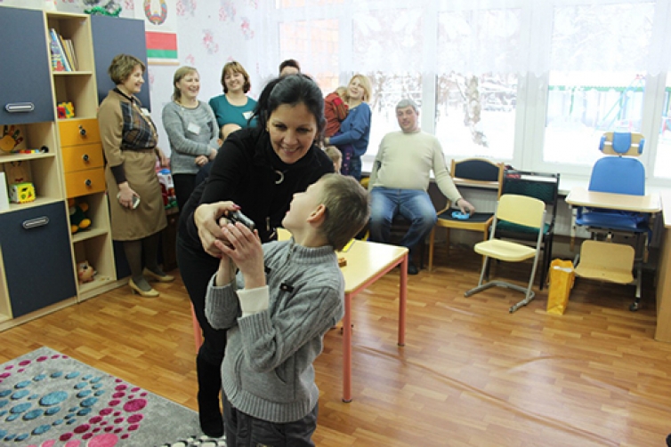 Описание: http://www.avtor-cr.by/image.php//media/poezdka-v-detdom/detskij-dom16-centr-razvitiy-avtor.jpg?width=&height=&image=/media/poezdka-v-detdom/detskij-dom16-centr-razvitiy-avtor.jpg